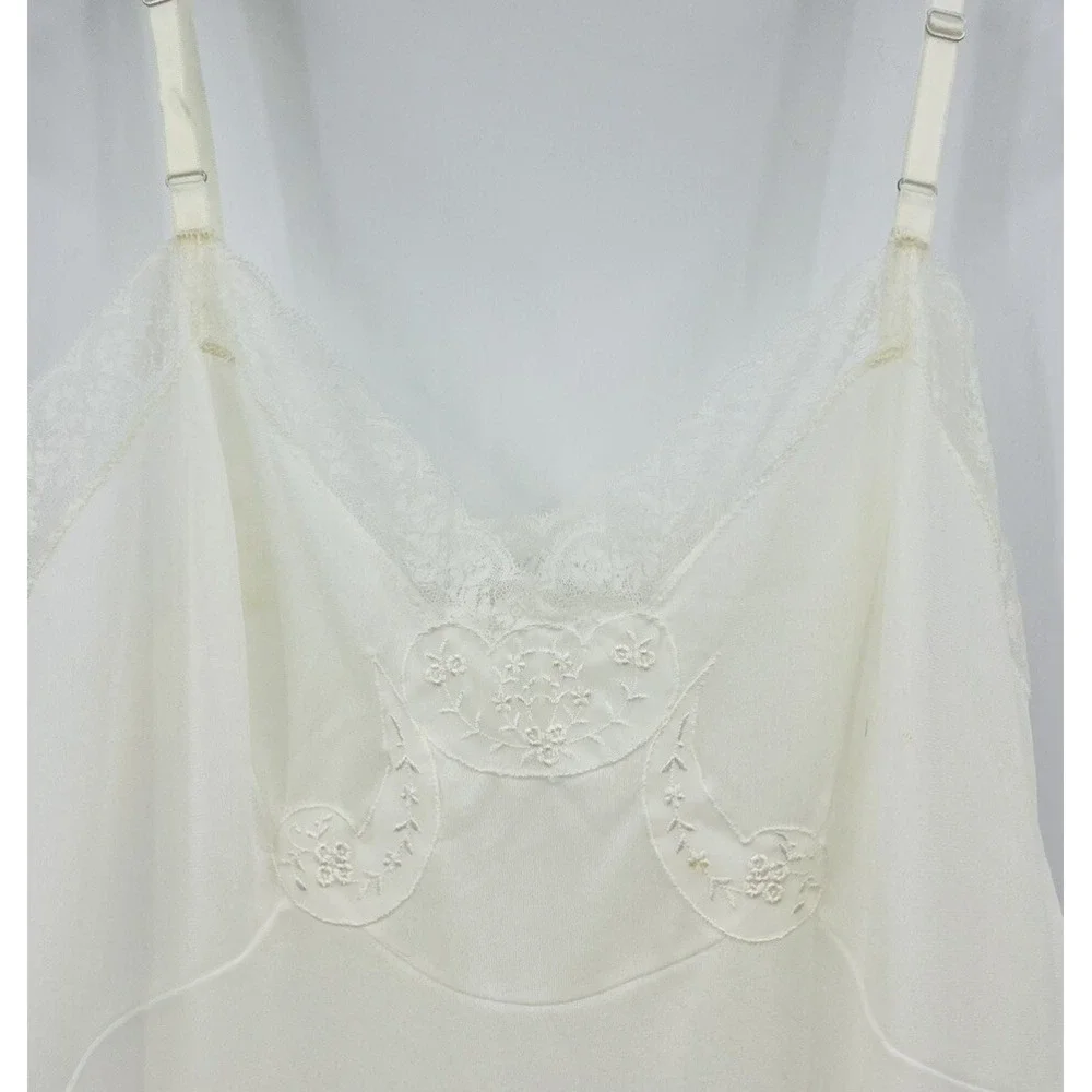 Vintage Vassarette Nylon Crepelon Full Slip Ivory Lace Trim Size A 34